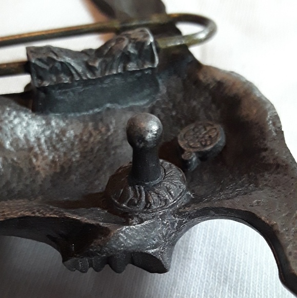 Buckle - Picture 3 of 5